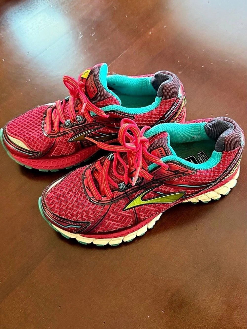 Brooks Adrenaline GTS Women's Running Shoes US 5.5 
Pink & Blue